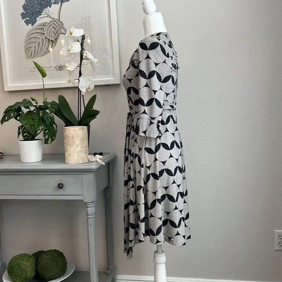 DVF Wrap Dress - Picture 2 of 4